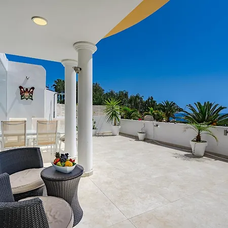 Townhouse Three Bedrooms Paraiso דירה *