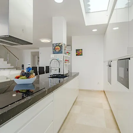 Apartman Townhouse Three Bedrooms Paraiso *