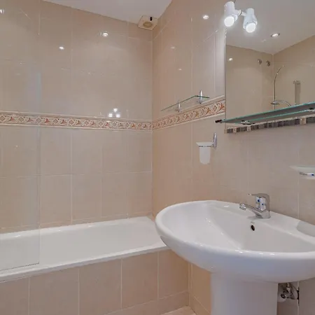 Townhouse Three Bedrooms Paraiso אדחה